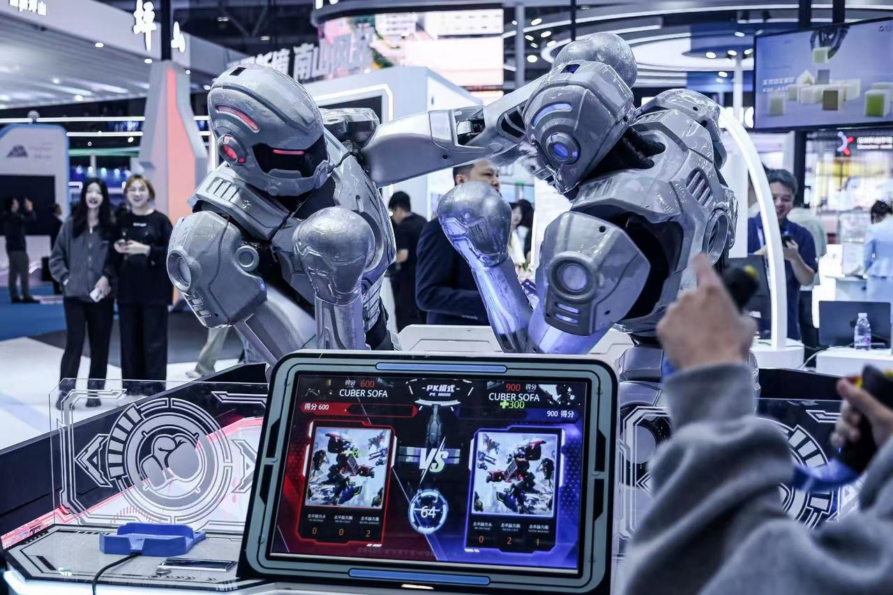 AI 格斗机器人展会演示现场