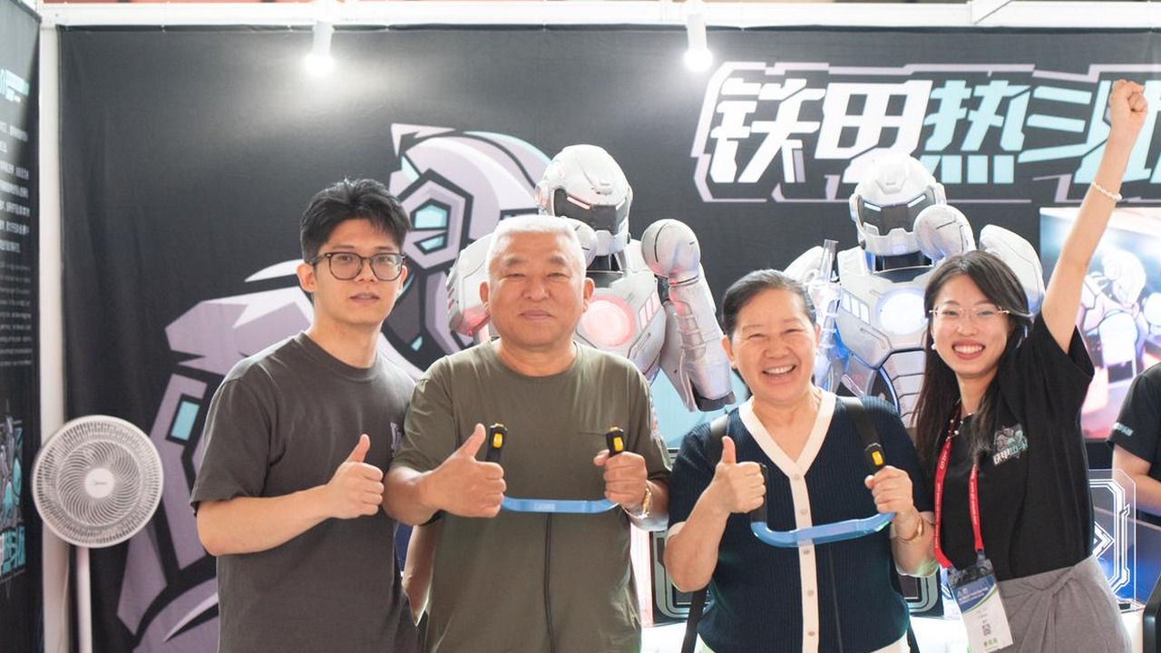 迁星智能展位合影